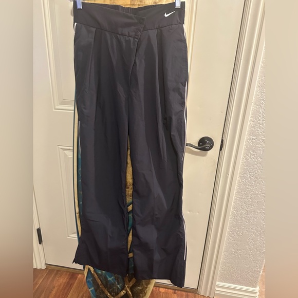 Nike Black Wide-Leg Pants - Picture 1 of 6
